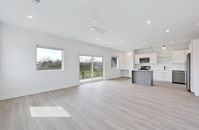 Building Photo - 100 Mockingbird Ln W