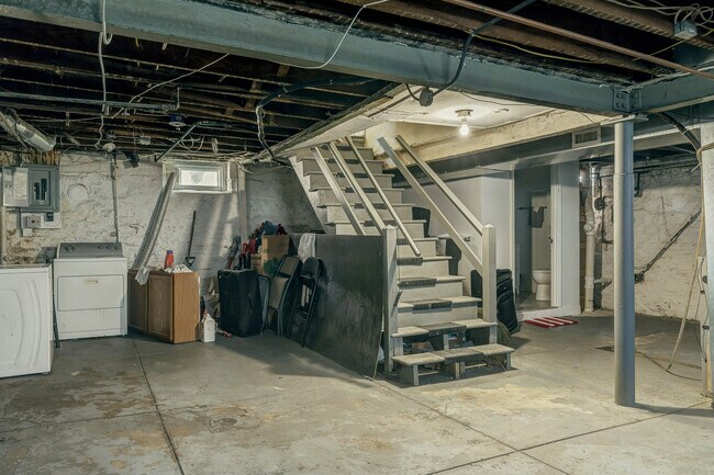 Building Photo - 6415 Cates Ave