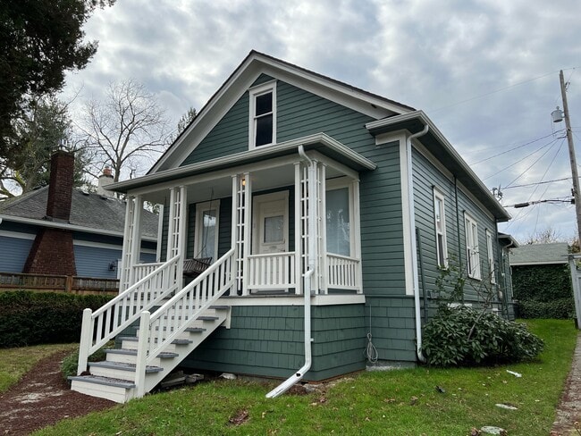 Building Photo - 5511 Brooklyn Ave NE