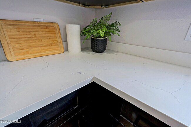 Building Photo - 454 S Pioneer