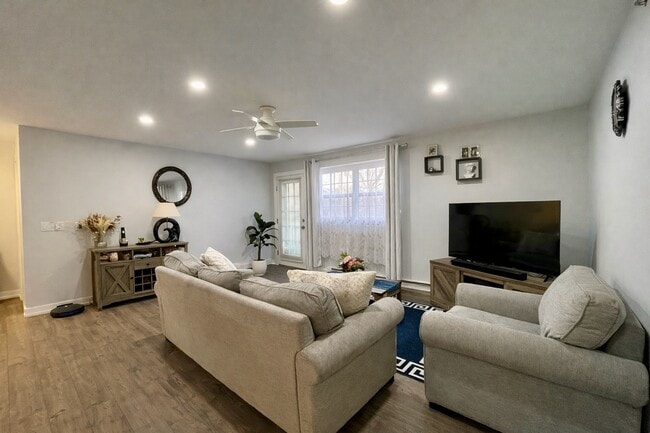 Building Photo - 300 Cunat Blvd