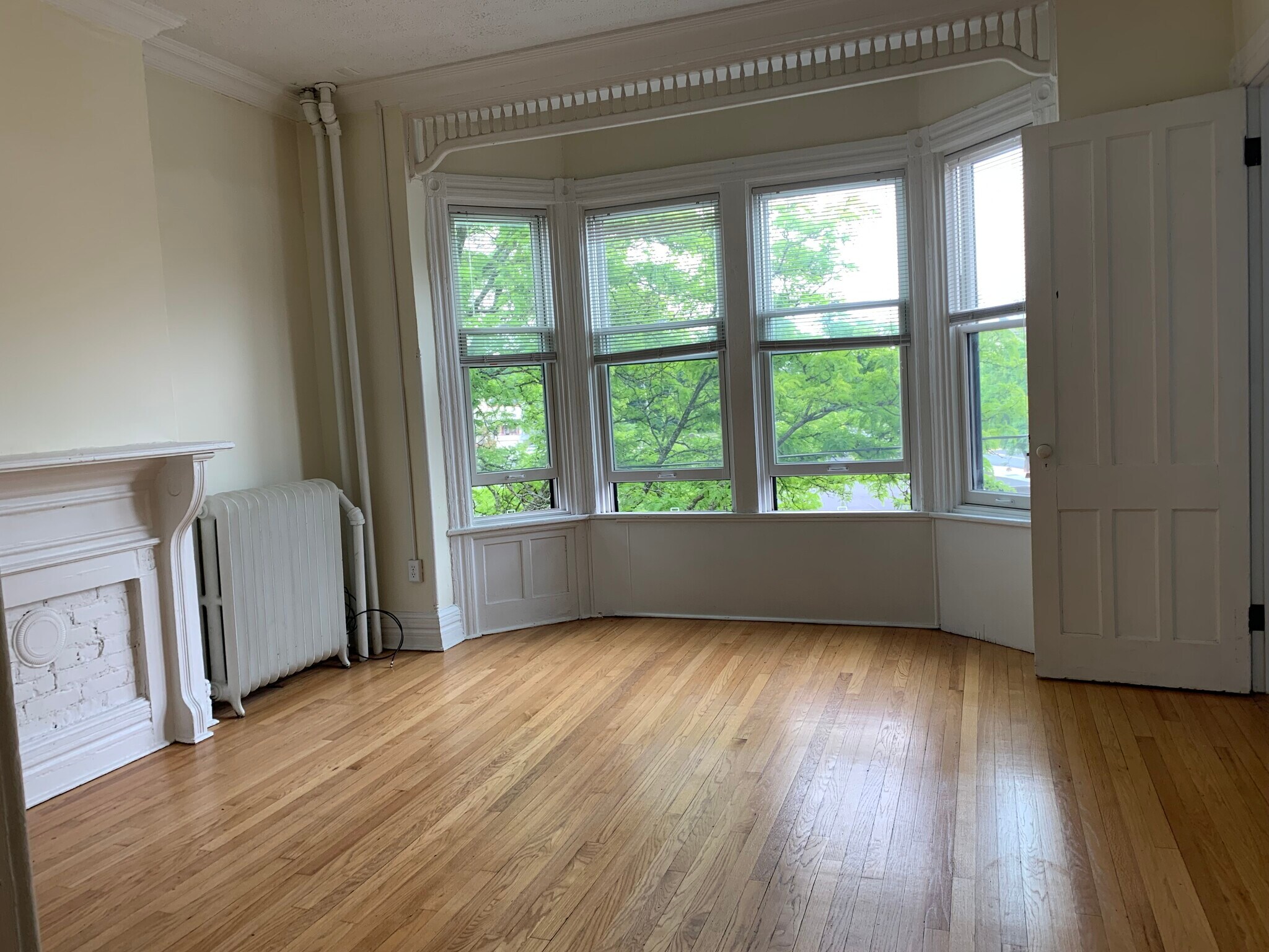 Building Photo - 273 Elm St