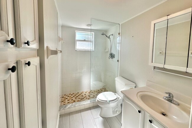 Building Photo - Beautiful Waterfront 3 Bed 2 Bath Home With Heated Pool, Washer/Dryer In Unit & More!