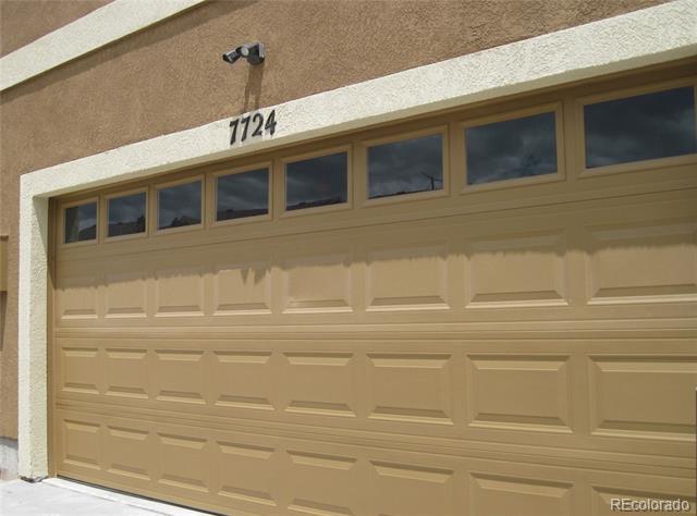 Building Photo - 7724 Sand Lake Heights