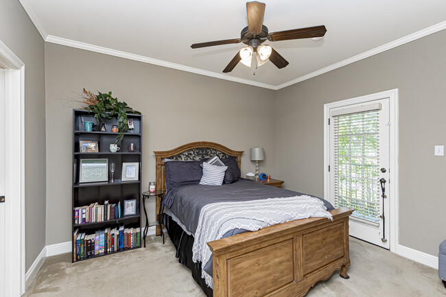 Bedroom set can remain - 838 Meadow Bend Dr