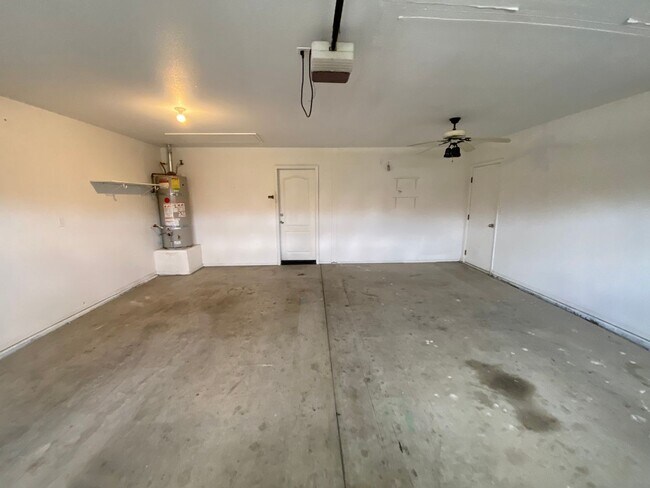 Building Photo - Coming soon, Beautiful Home located SE Visalia!