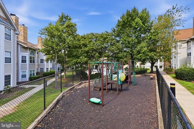 Building Photo - 5629 Willoughby Newton Dr