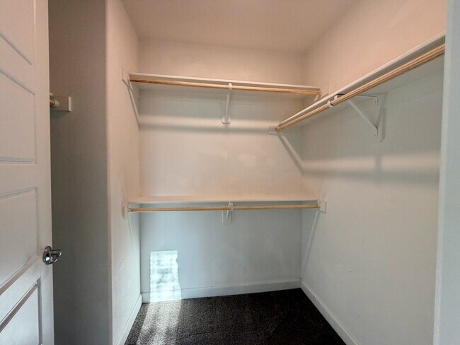 Building Photo - 3 BED 2.5 BATH 2 CAR GARAGE TOWNHOUSE IN CADENCE HENDERSON WITH LOFT