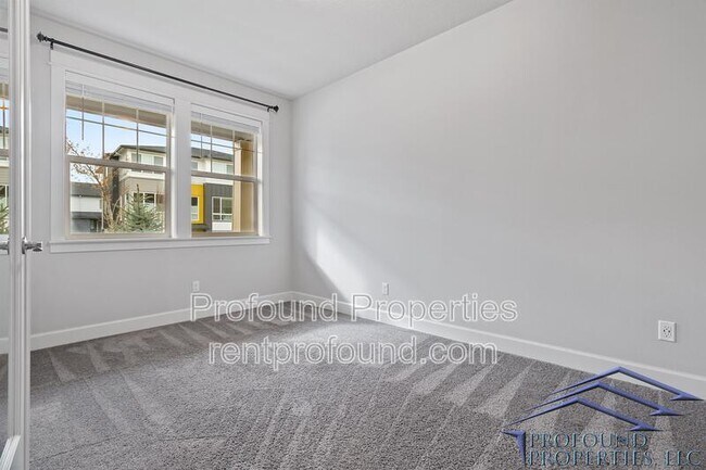 Building Photo - 17323 SW Kite Ln