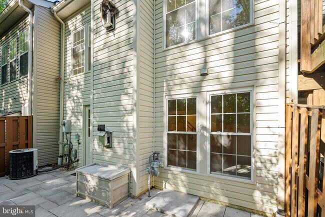 Building Photo - 7728 Effingham Square