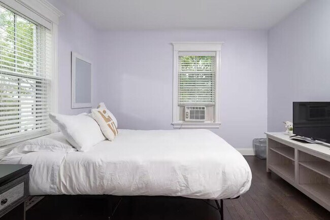 Building Photo - 810 Broadway-SI ID1511377P