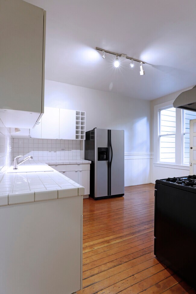 Building Photo - 84a Sanchez St