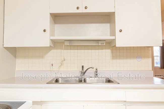 Building Photo - 405 Noank Ledyard Rd