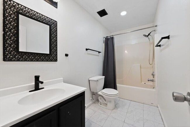 Building Photo - 11176 Carroll Dr