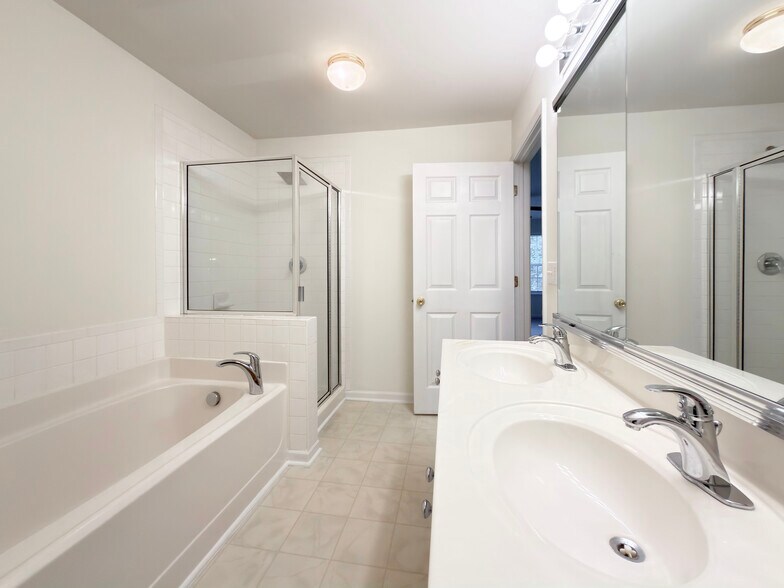 Building Photo - 3021 Barrymore St