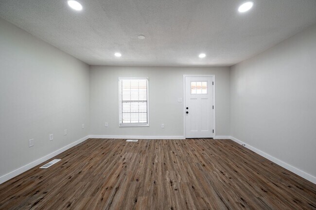 Building Photo - 8229 Patterson Rd