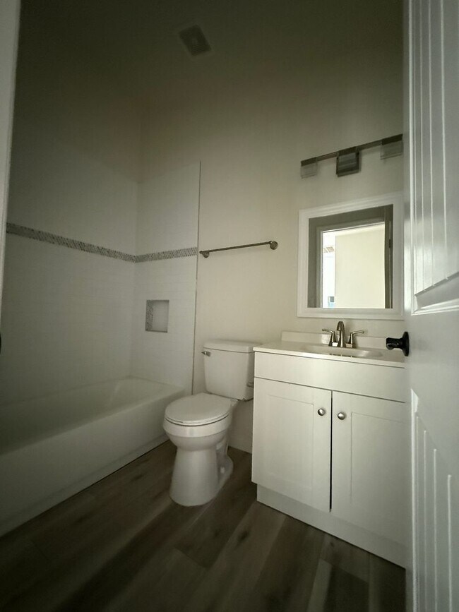 Building Photo - Chandler Blvd./Gilbert Rd, Patio home, 3 b...