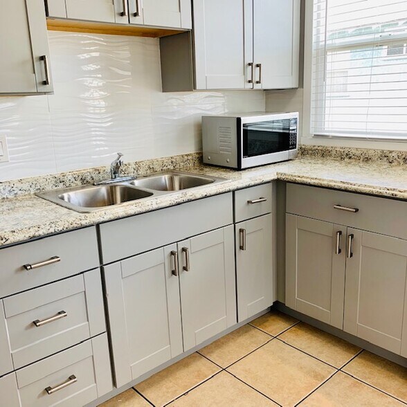 Kitchen - 5960 W 86th Pl