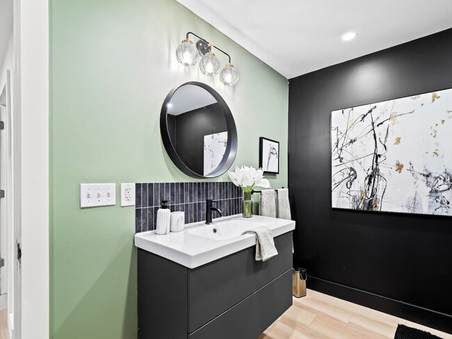 Building Photo - 25 N Rose Blvd