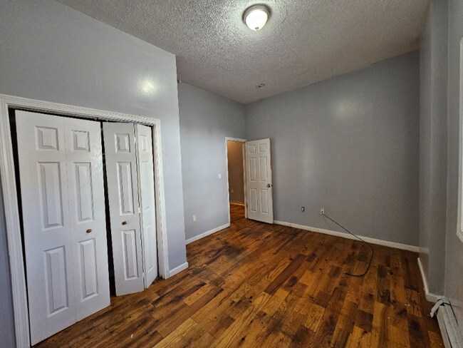 Building Photo - 782 Hallett St