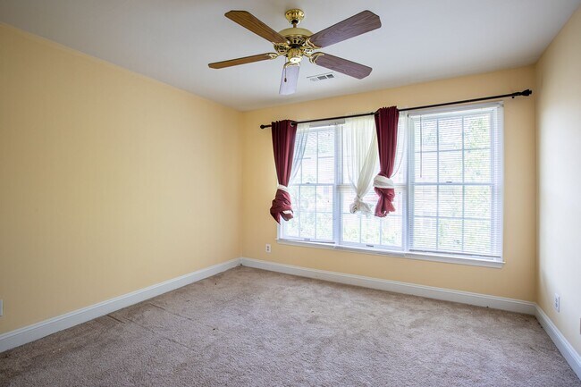 Building Photo - Impressive 3 BR/2 Full BA & 2 Half BA EOG Townhome in Decoverly Adventure!