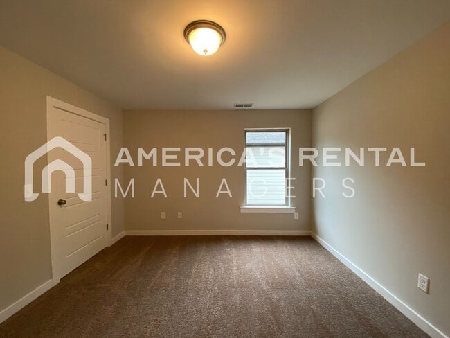 Building Photo - 7952 St.James Dr