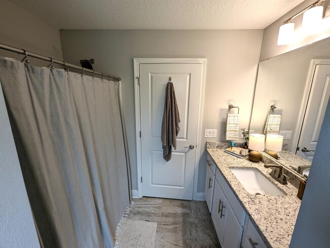 Building Photo - 1609 Ponderosa Dr