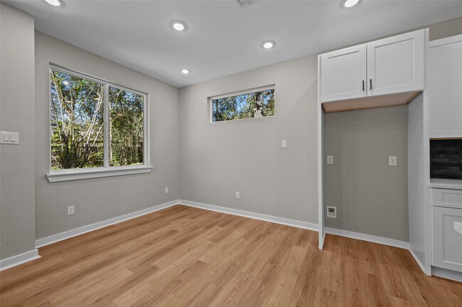 Building Photo - 28411 Champion Oaks Dr