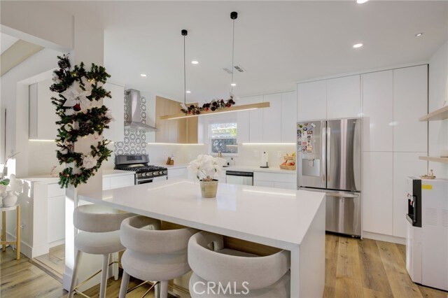 Building Photo - 8161 Encino Ave