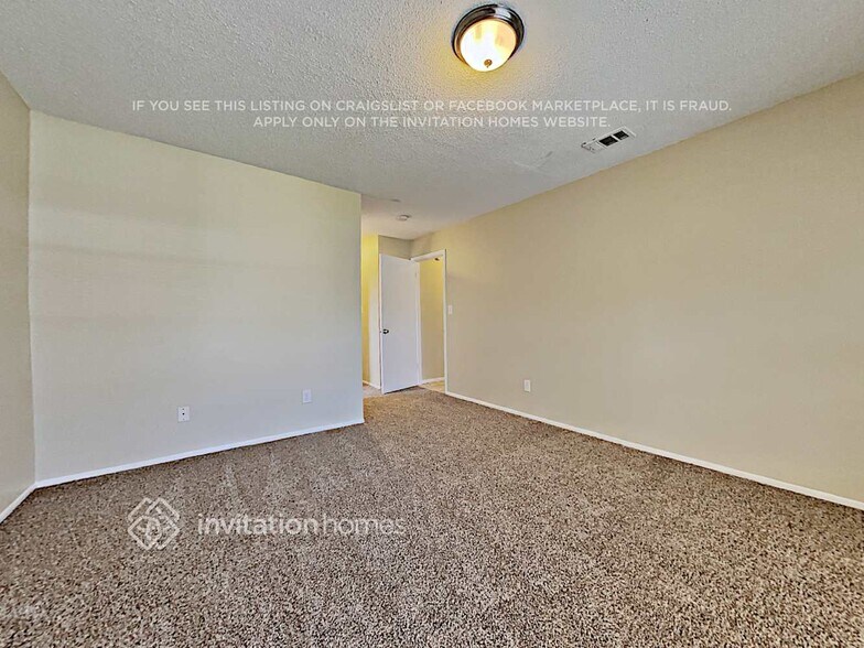 Building Photo - 99 Oaxaca Ln