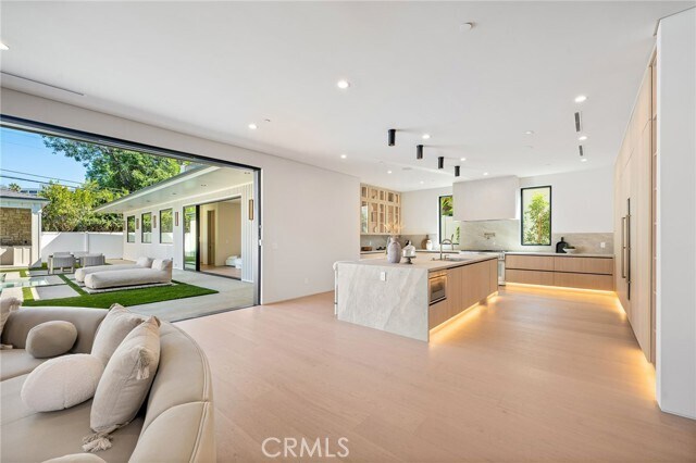 Building Photo - 16728 Morrison St