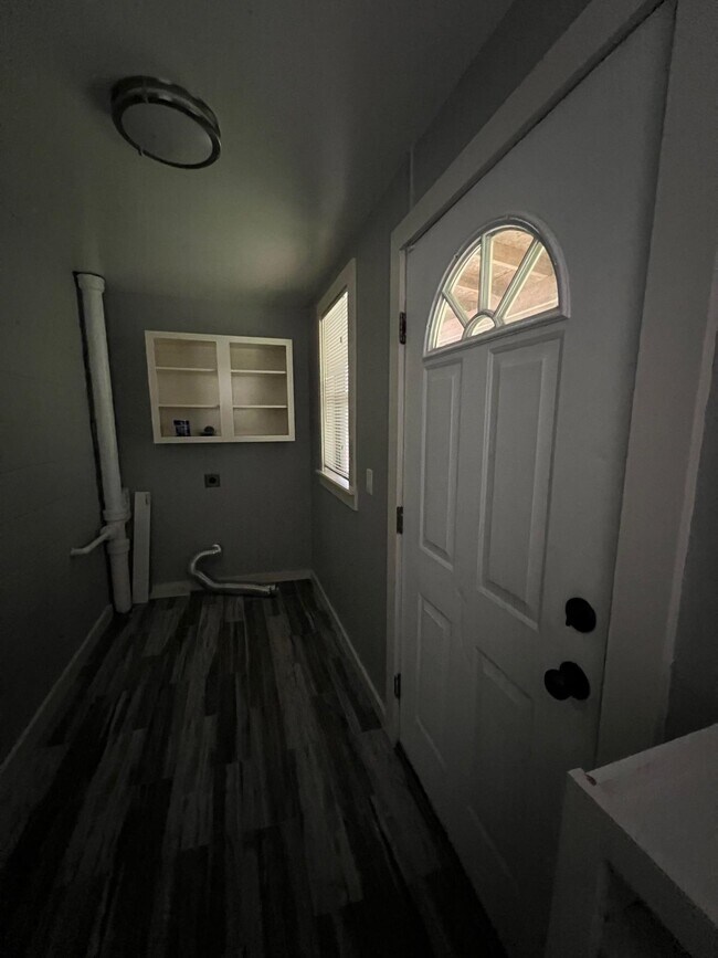 Building Photo - 1316 Aintree Ln