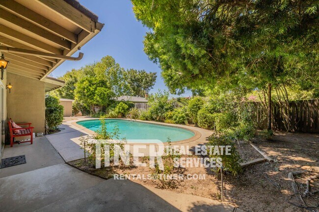 Building Photo - 4935 Kurz Cir