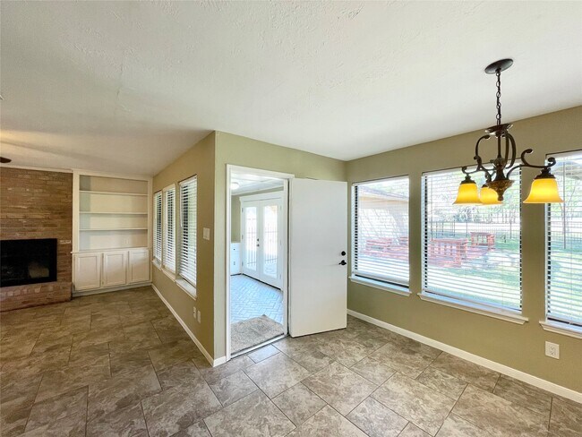 Building Photo - 15006 Elmont Dr