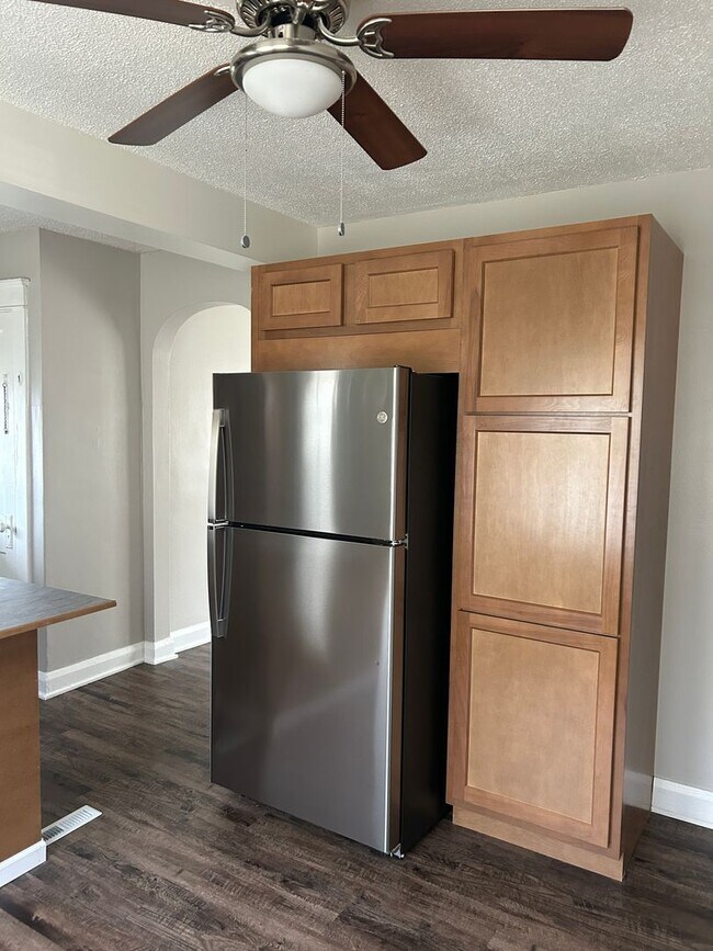 Building Photo - Updated 2/3 Bedroom Bedroom Austintown Home for Rent