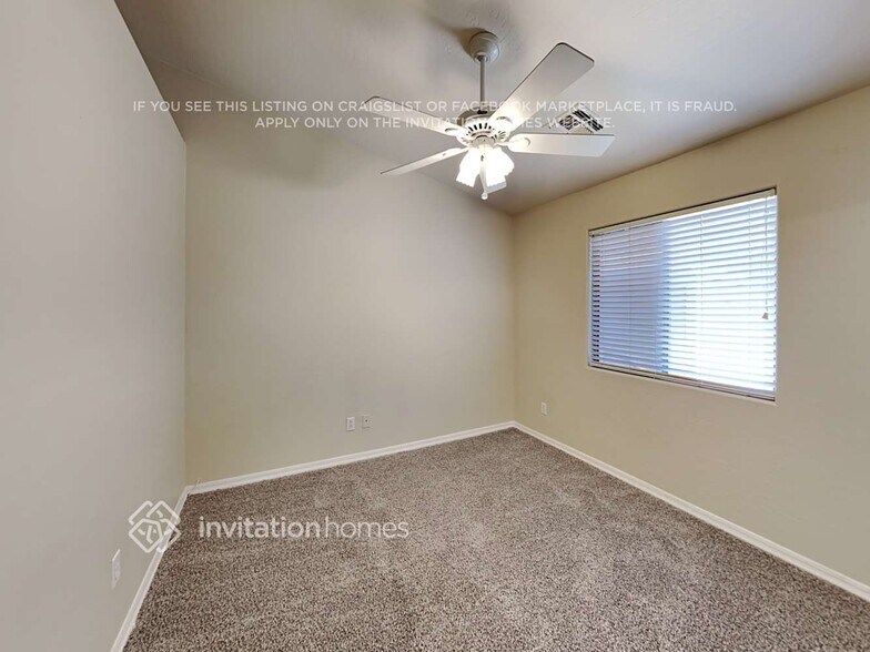 Building Photo - 13516 W Solano Dr