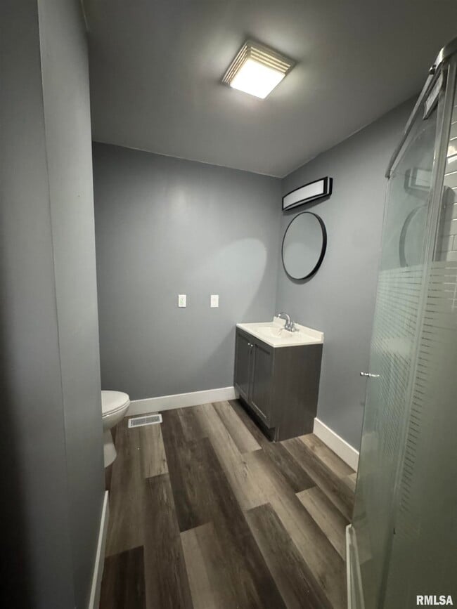 Building Photo - 627 N Division St