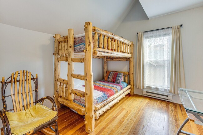 Building Photo - 1117 Manitou Ave