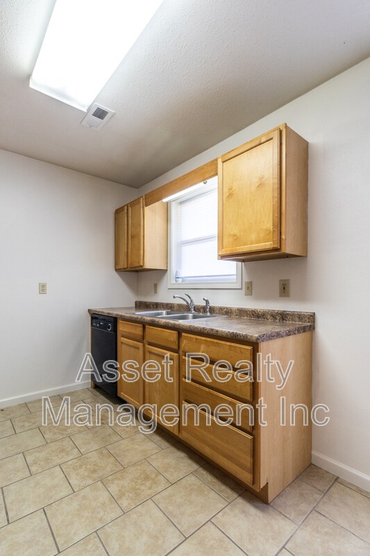 Building Photo - 628-616618628 N Cunningham Rd