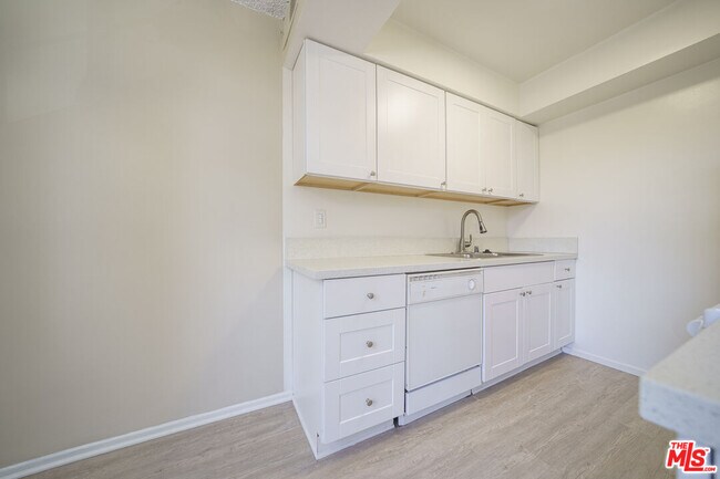 Building Photo - 456 S Harvard Blvd