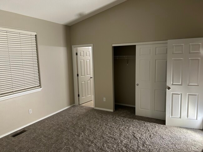 Building Photo - 1146 Elm St NW