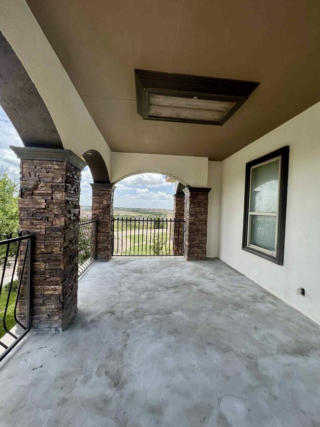 Building Photo - 617 Cowbird Cove Court