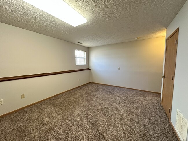 Building Photo - 4049 Sandy Ridge Dr
