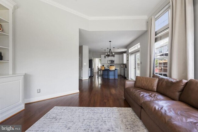 Building Photo - 608 Talmadge Ct SE