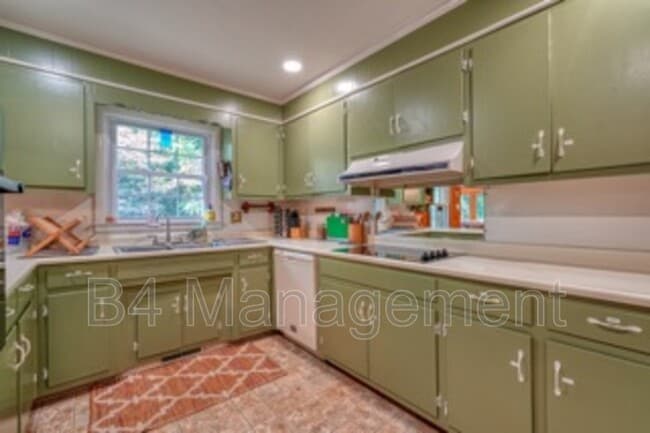 Building Photo - 524 Overland Dr