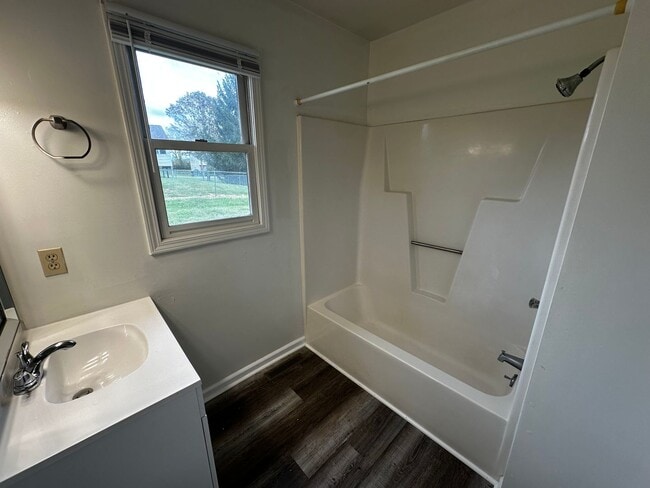 Building Photo - Newly Remodeled Duplex in Blacksburg