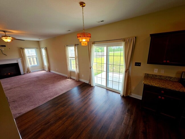 Building Photo - 4 BD in Stateside