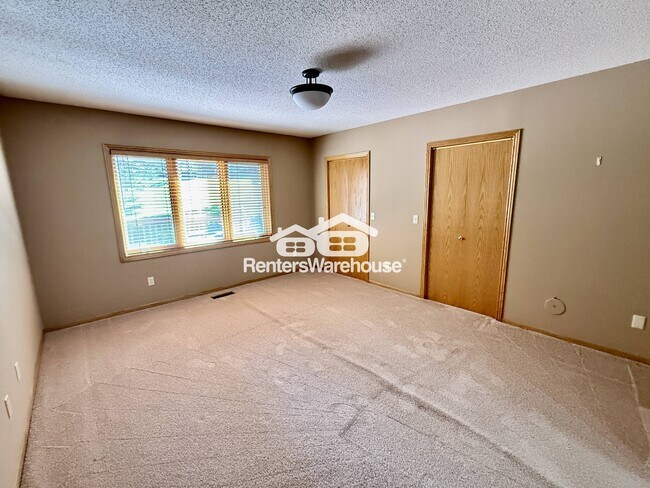 Building Photo - 10445 Fawns Way