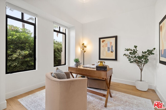 Building Photo - 5625 Crescent Park W