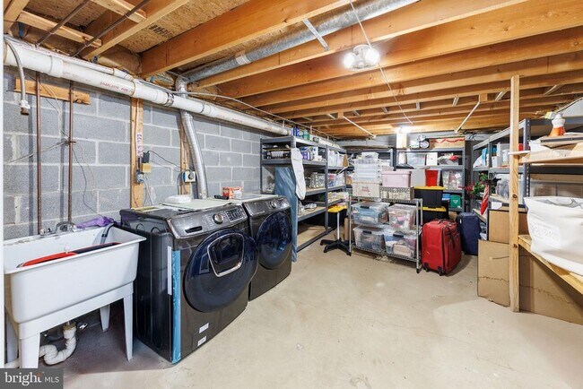 Building Photo - 980 Old Holly Dr